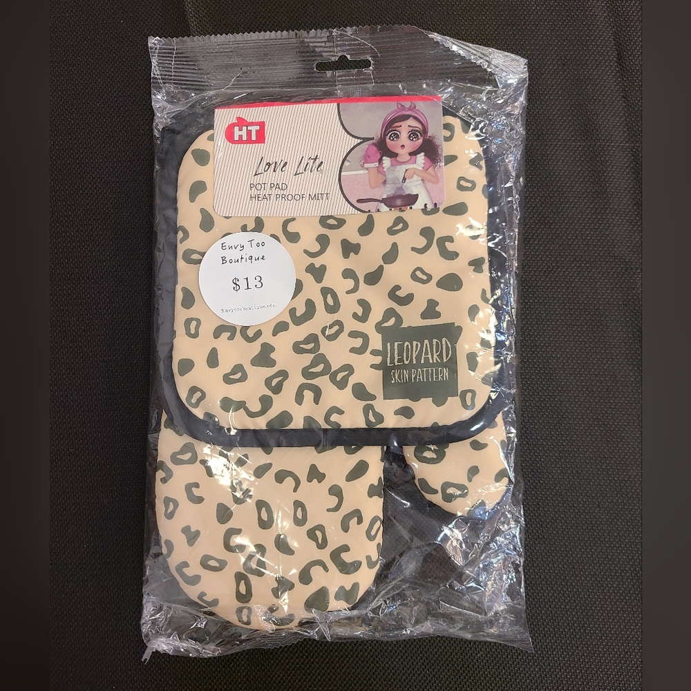 Leopard print pot holder